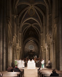 Pannonhalma_Nave_Speirs+Major.jpg